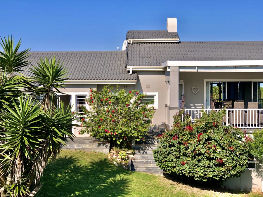 5 Bedroom Property for Sale in West Beach Eastern Cape